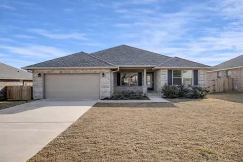 5839 Crestlake Dr, Crestview, FL 32536