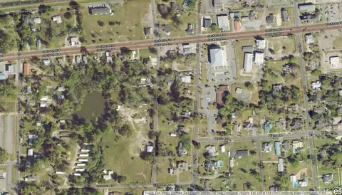 736 2nd St, Chipley, FL 32428 photo 4