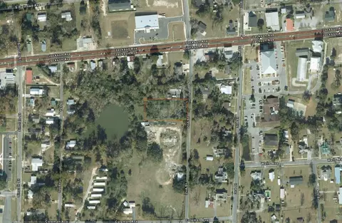 736 2nd St, Chipley, FL 32428