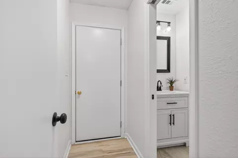 Entry Way - 4297 Edge Perry Rd, Crestview, FL 32539 photo 9 of 10