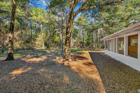 Exterior - 4297 Edge Perry Rd, Crestview, FL 32539 photo 10 of 12