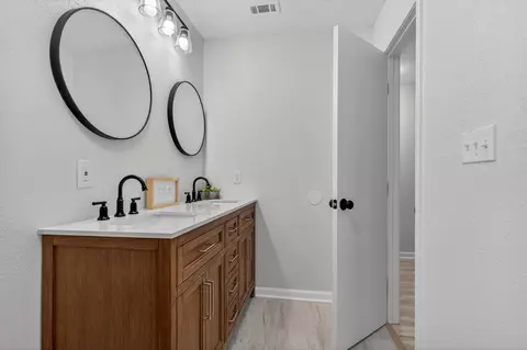 Bath - 4297 Edge Perry Rd, Crestview, FL 32539 photo 3 of 6