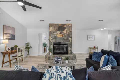 Living - 4297 Edge Perry Rd, Crestview, FL 32539 photo 2 of 4