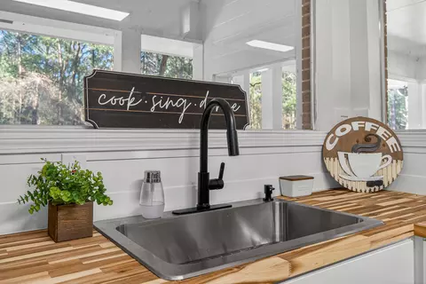 Kitchen - 4297 Edge Perry Rd, Crestview, FL 32539 photo 4 of 5