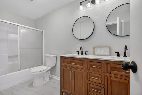 Bath - 4297 Edge Perry Rd, Crestview, FL 32539 photo 1 of 6