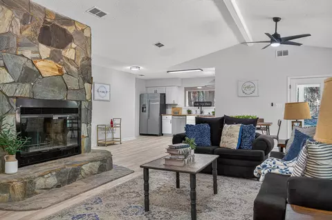 Living - 4297 Edge Perry Rd, Crestview, FL 32539 photo 4 of 4
