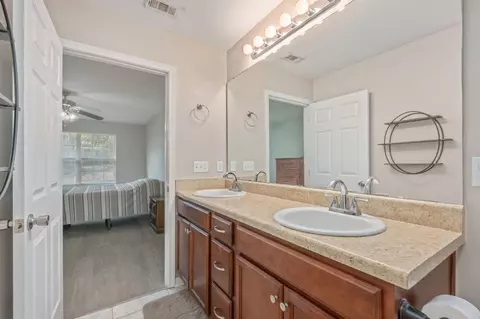 Bath - 407 Eisenhower Dr, Crestview, FL 32539 photo 2 of 5