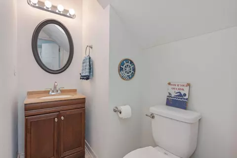 Bath - 407 Eisenhower Dr, Crestview, FL 32539 photo 1 of 5