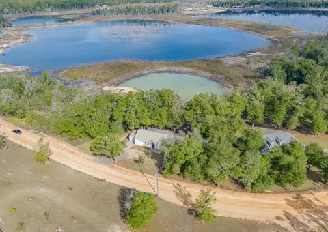 3068 Woodymarion Dr, Chipley, FL 32428