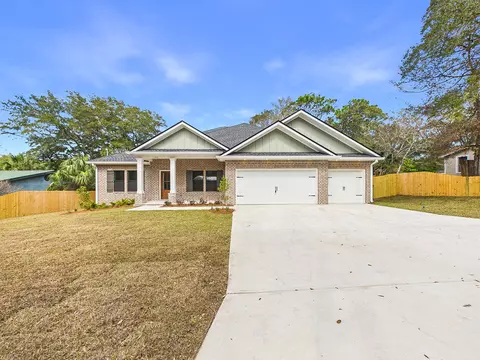 324 Hillcrest Ave, Valparaiso, FL 32580