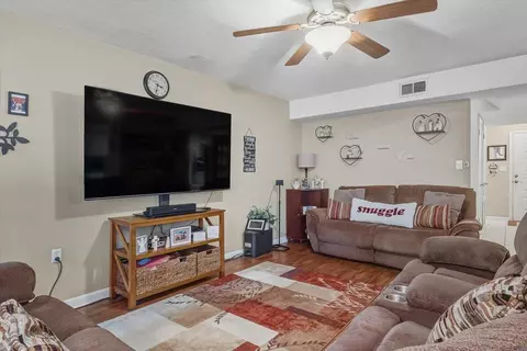 1068 5th Ave, Shalimar, FL 32579