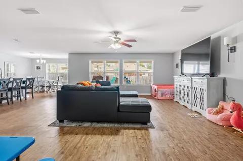 Living - 3015 Raven Ln, Crestview, FL 32539 photo 1 of 2