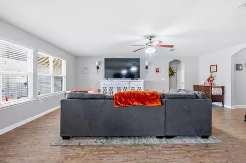 Living - 3015 Raven Ln, Crestview, FL 32539 photo 2 of 2