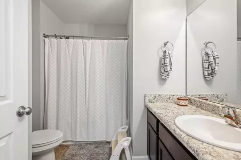 Bath - 3015 Raven Ln, Crestview, FL 32539 photo 3 of 3