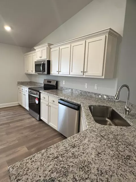 Kitchen - 191 Ridgeway Cir, Crestview, FL 32536 photo 2 of 3