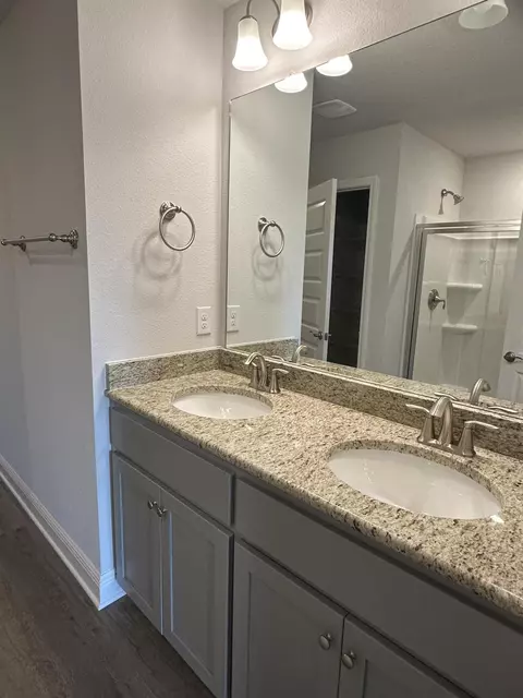 Bath - 187 Ridgeway Cir, Crestview, FL 32536 photo 1 of 2