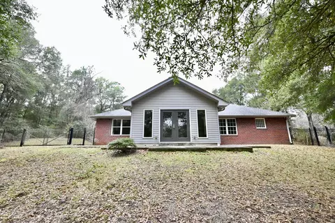 Exterior - 202 Shell Dr, Crestview, FL 32536 photo 1 of 4