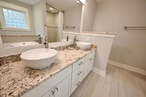 Bath - 202 Shell Dr, Crestview, FL 32536 photo 4 of 4