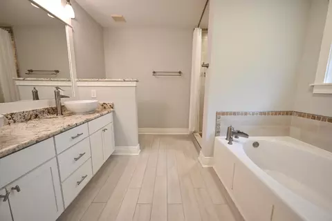 Bath - 202 Shell Dr, Crestview, FL 32536 photo 3 of 4