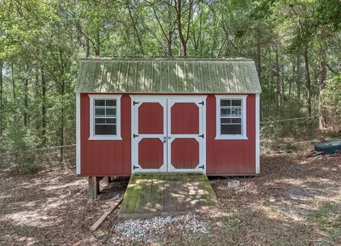 Exterior - 202 Shell Dr, Crestview, FL 32536 photo 4 of 4