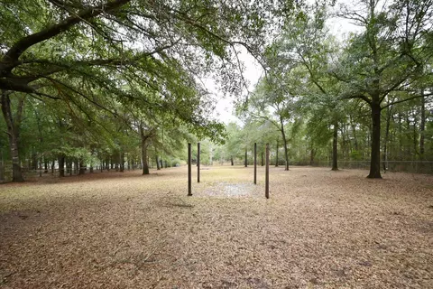Exterior - 202 Shell Dr, Crestview, FL 32536 photo 2 of 4