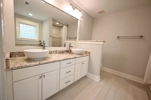 Bath - 202 Shell Dr, Crestview, FL 32536 photo 2 of 4