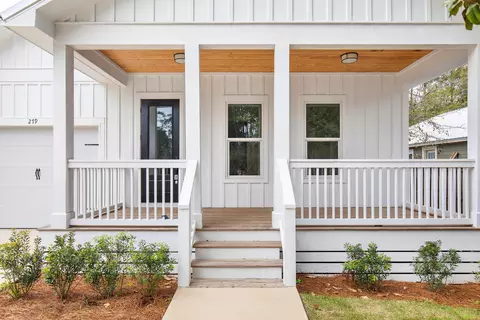 279 S 2nd St, Santa Rosa Beach, FL 32459