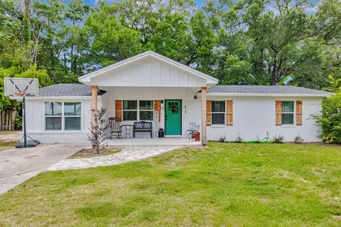 410 James Ave, Valparaiso, FL 32580