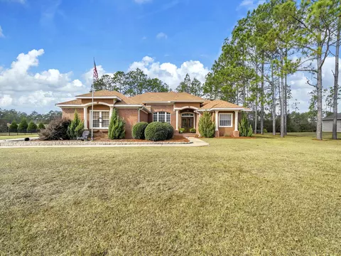 180 Gulf Pines Ct, Freeport, FL 32439