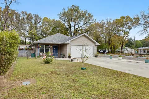 Exterior - 276 Elm Ave, Crestview, FL 32536 photo 1 of 8