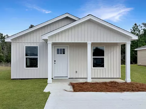 5433 Bayleaf Dr, Crestview, FL 32539