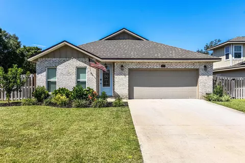 57 5th St, Shalimar, FL 32579