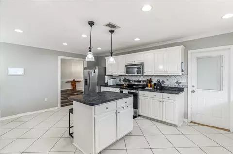 Kitchen - 2145 Hagood Loop, Crestview, FL 32536 photo 5 of 6