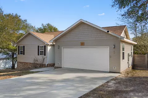 40 Hidden Lakes Trl, Defuniak Springs, FL 32433