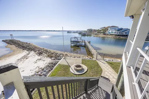 115 Port Dr, Shalimar, FL 32579