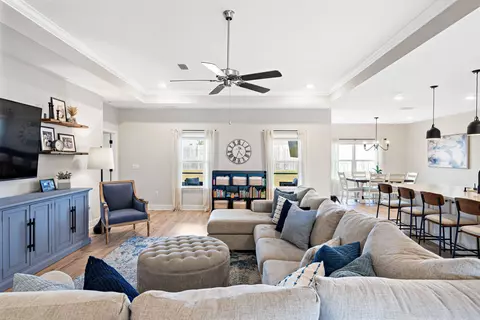 Living - 58 Siesta Cir, Freeport, FL 32439 photo 1 of 2