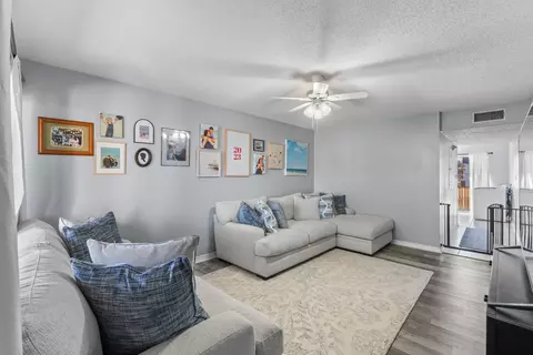 210 Pelham Rd UNIT 220A, Fort Walton Beach, FL 32547