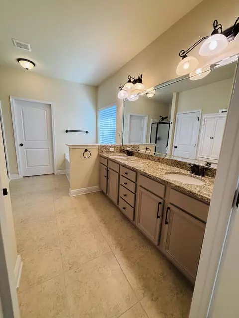 Bath - 14 Lullaby Ln, Freeport, FL 32439 photo 3 of 4