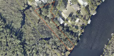2 Creekview Ave, Freeport, FL 32439