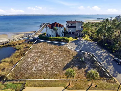 9375 Palmetto Ridge Ct, Navarre, FL 32566
