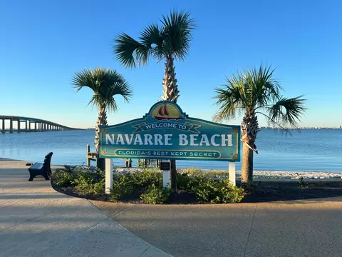 9375 Palmetto Ridge Ct, Navarre, FL 32566