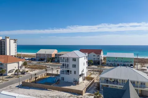 7944 Gulf Blvd, Navarre, FL 32566