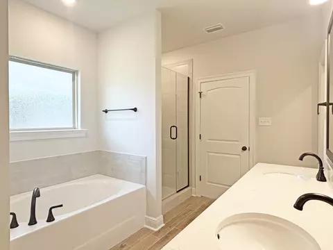 Bath - 331 E Tweet St, Freeport, FL 32439 photo 2 of 3