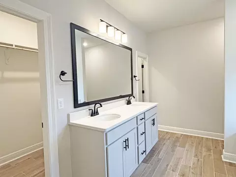 Bath - 331 E Tweet St, Freeport, FL 32439 photo 1 of 3