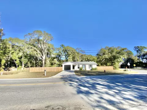 795 Bay St, Crestview, FL 32536