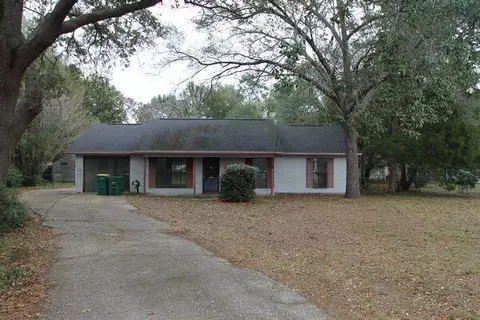 110 Oakmont Dr, Crestview, FL 32539
