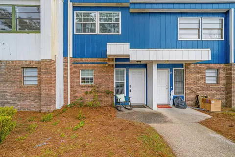 40 11th St #K85, Shalimar, FL 32579