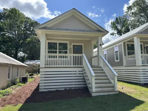 152 N 7th St, Defuniak Springs, FL 32433