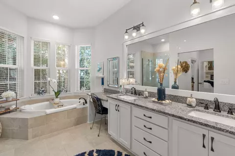 Bath - 78 E Grizzly St, Freeport, FL 32439 photo 3 of 5