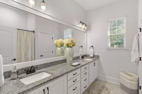 Bath - 78 E Grizzly St, Freeport, FL 32439 photo 1 of 5